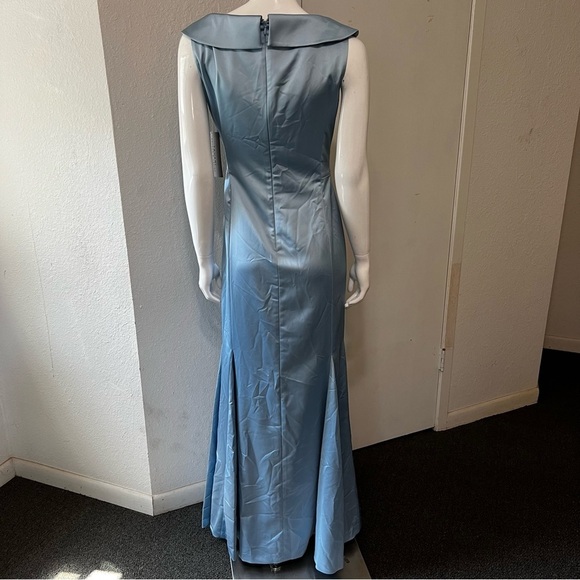 New Tahari Ice Blue Satin Sleeveless Gown - Picture 4 of 9